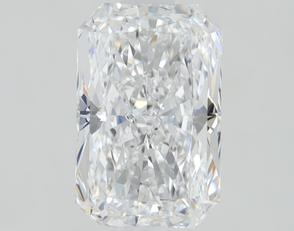 Loose Diamond - RADIANT 1.5ct E VS1: Loose Diamond - RADIANT 1.5ct E VS1 Source: This is a real non-mined Diamond that has been grown in a lab Shape: RADIANT Carats: 1.5 Color: E Clarity: VS1 Certification: IGI Condition: Pre-Owned Addit