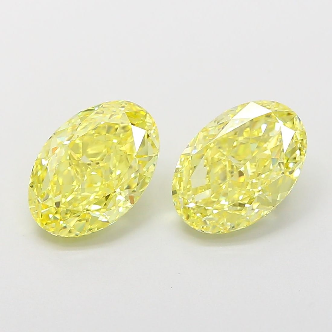 Loose Diamond - OVAL 2.08ct Fancy Intense Yellow VS1: Loose Diamond - OVAL 2.08ct Fancy Intense Yellow VS1 Source: This is a real non-mined Diamond that has been grown in a lab Shape: OVAL Carats: 2.08 Color: Fancy Intense Yellow Certification: IGI Video
