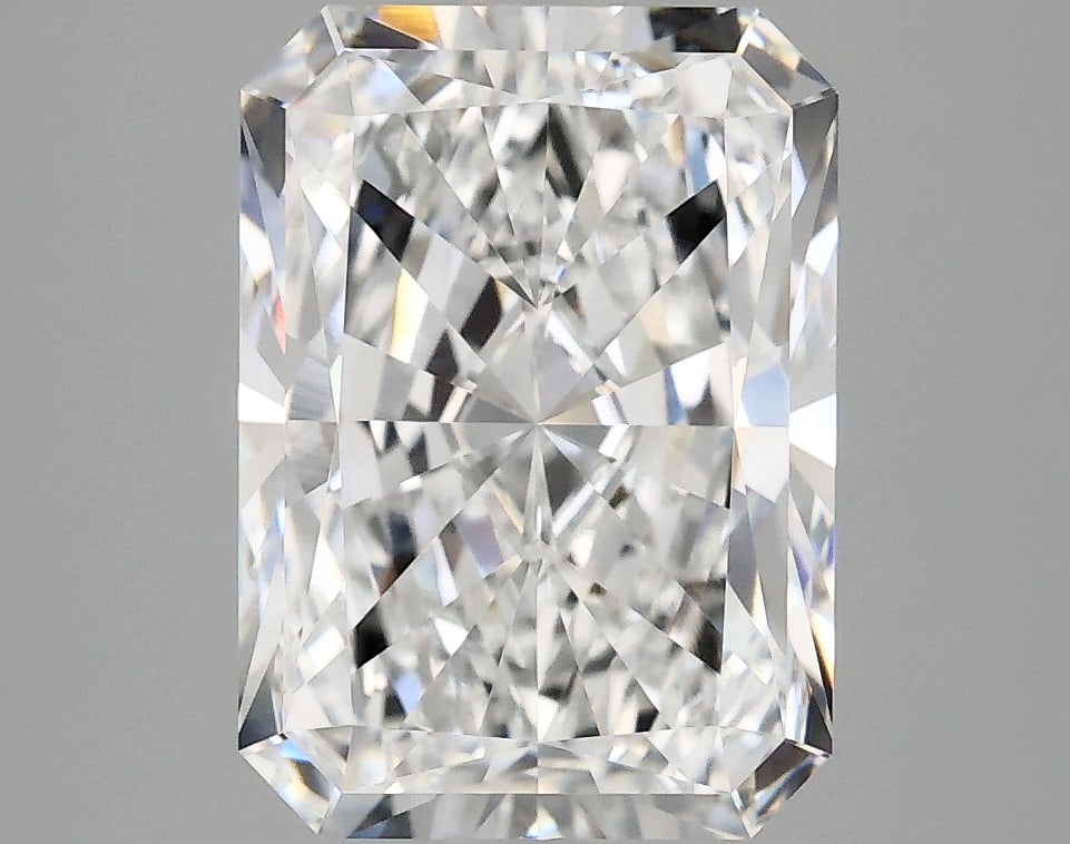 Loose Diamond - RADIANT 3.94ct D VVS2: Loose Diamond - RADIANT 3.94ct D VVS2 Source: This is a real non-mined Diamond that has been grown in a lab Shape: RADIANT Carats: 3.94 Color: D Clarity: VVS2 Certification: IGI Condition: Pre-Owned A