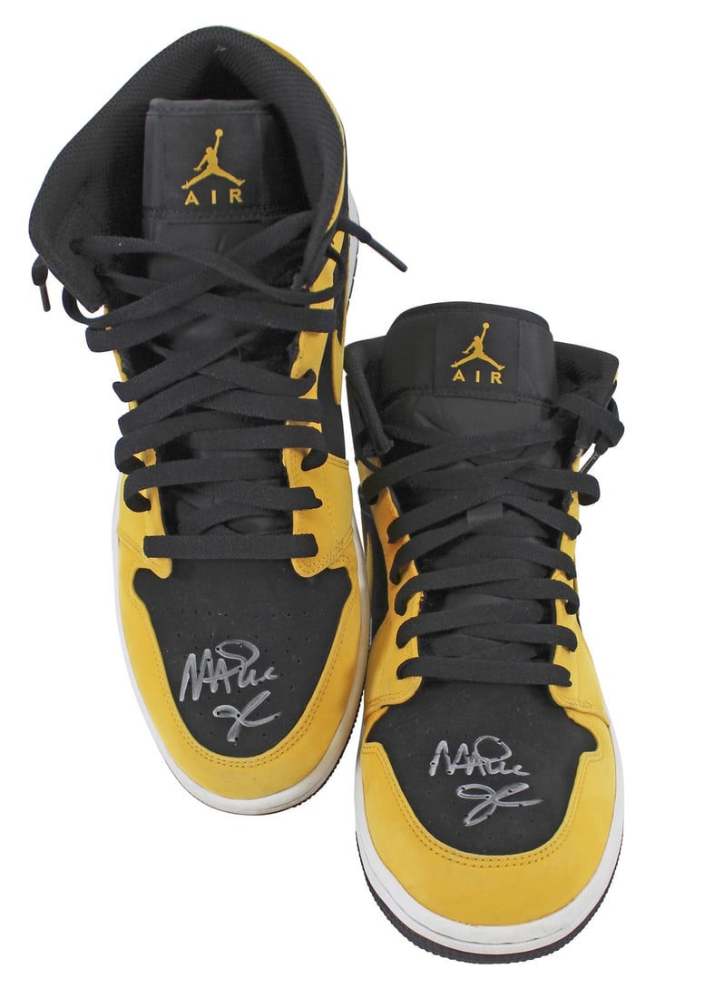 Magic Johnson Signed 2018 Nike Air Jordan 1 Mid Size 10 Shoes w Box BAS: Magic Johnson Signed 2018 Nike Air Jordan 1 Mid Size 10 Shoes w Box BAS Elevate your sneaker collection with these 2018 Nike Air Jordan 1 Mid shoes, personalized by the legendary Magic Johnson of the 