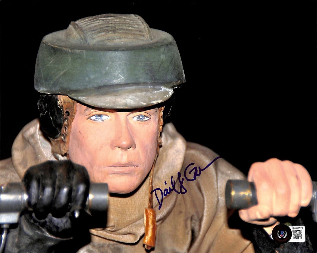 Dave Carson Signed Star Wars 8x10 Photo Beckett Certified: Dave Carson Signed Star Wars 8x10 Photo Beckett Certified This is an autographed 8x10 color photograph featuring Dave Carson, the sculptor, storyboard artist, and VFX artist renowned for his contribut