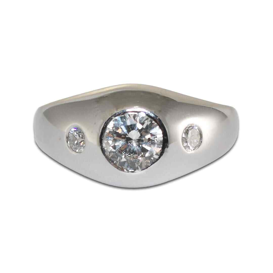 14K White Gold Solitaire Diamond Ring Size 6.5: 14K White Gold Solitaire Diamond Ring Size 6.5 This elegant ring features a 14K white gold band set with three round brilliant-cut diamonds, offering a total carat weight between 0.75 and 0.99 carats.