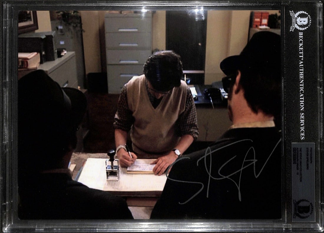 Steven Spielberg Signed 8x10 The Blues Brothers Photo Beckett Grade 10: Steven Spielberg Signed 8x10 The Blues Brothers Photo Beckett Grade 10 This is a rare autographed 8x10 photograph of Director Steven Spielberg, signed in silver permanent marker. The image features Sp