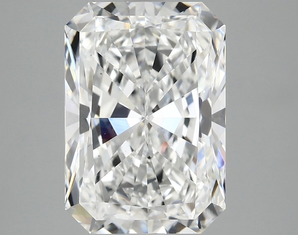Loose Diamond - RADIANT 4.18ct E VVS2: Loose Diamond - RADIANT 4.18ct E VVS2 Source: This is a real non-mined Diamond that has been grown in a lab Shape: RADIANT Carats: 4.18 Color: E Clarity: VVS2 Certification: IGI Condition: Pre-Owned A