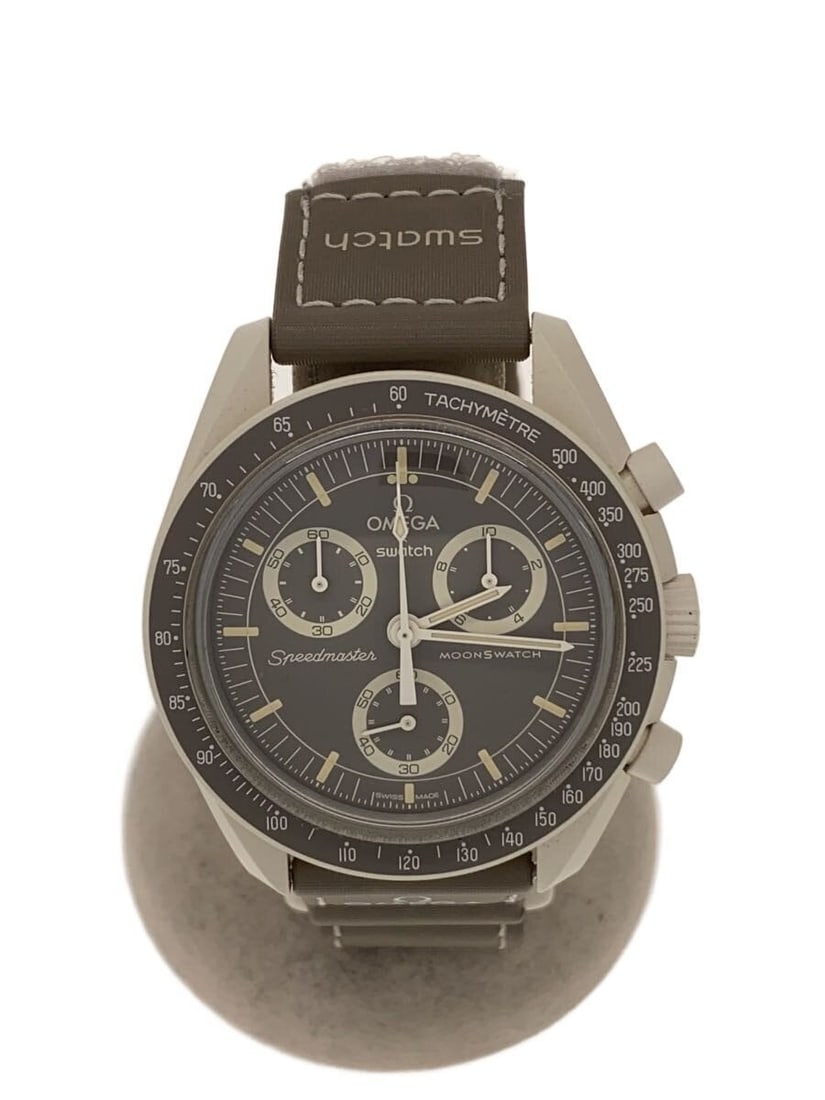 Omega x Swatch Beige Quartz Men's Wristwatch Mission on Earth: Omega x Swatch Beige Quartz Men's Wristwatch Mission on Earth This OMEGAxSWATCH Mission on Earth quartz men's wristwatch features a beige color scheme and is crafted in Switzerland. The watch shows sl