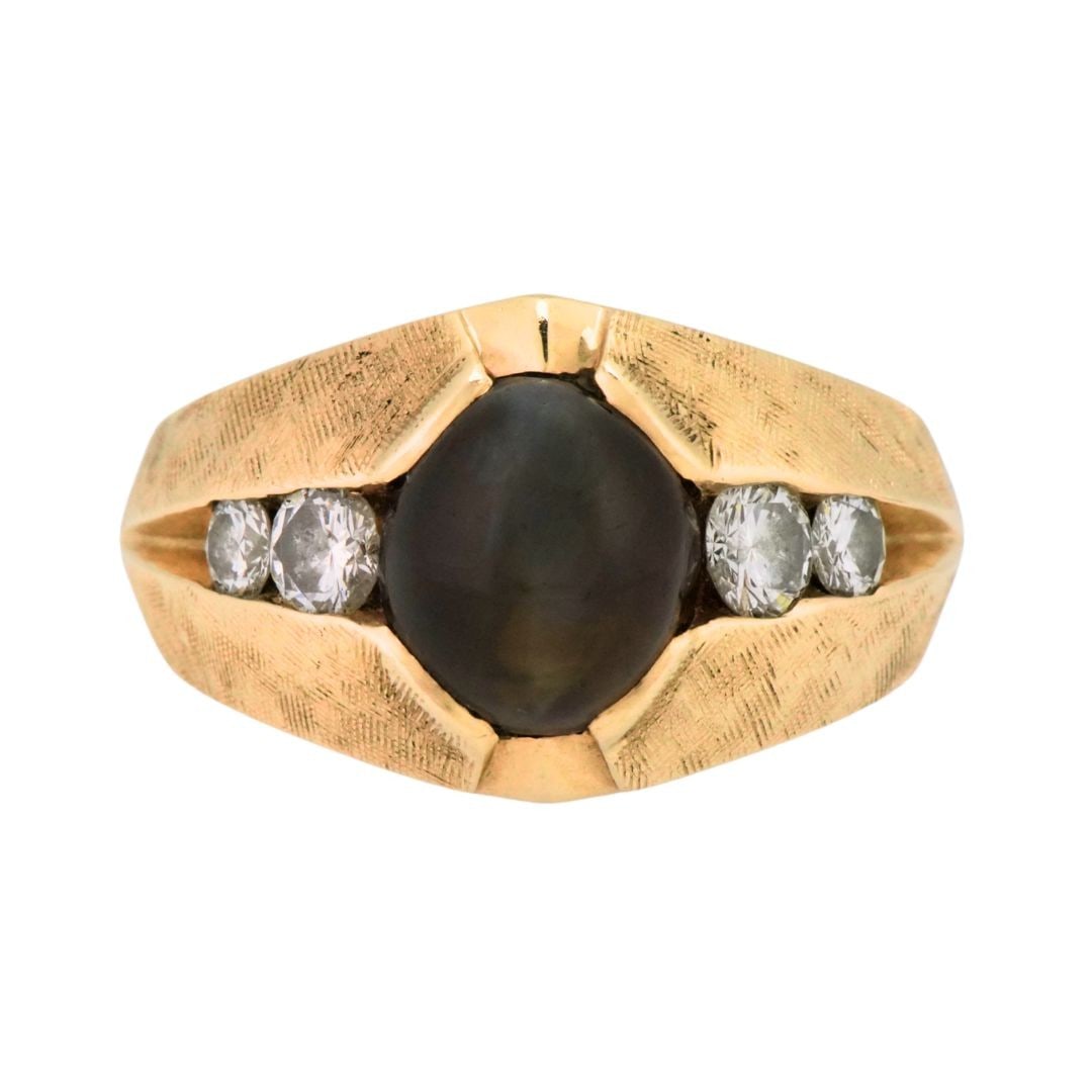 Men's 14K Yellow Gold Chrysoberyl Diamond Ring Size 9.5: Men's 14K Yellow Gold Chrysoberyl Diamond Ring Size 9.5 This elegant ring features a natural oval cat's eye chrysoberyl as the centerpiece, displaying a dark honey color with a striking white cat's ey