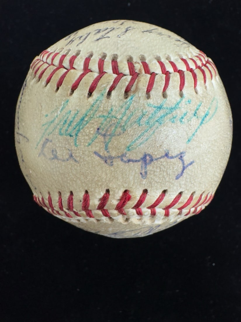 1957 Chicago White Sox Team Baseball Signed by 29 Players Beckett LOA: 1957 Chicago White Sox Team Baseball Signed by 29 Players Beckett LOA This 1957 Chicago White Sox team-signed baseball is a remarkable collectible, featuring the autographs of 29 players, including Ha