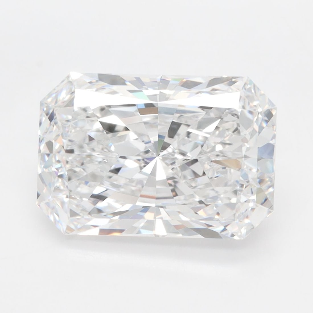 Loose Diamond - RADIANT 5.39ct D IF: Loose Diamond - RADIANT 5.39ct D IF Source: This is a real non-mined Diamond that has been grown in a lab Shape: RADIANT Carats: 5.39 Color: D Clarity: IF Certification: IGI Additional images availabl