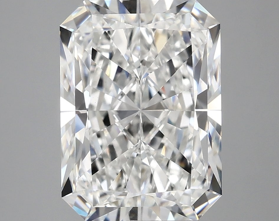 Loose Diamond - RADIANT 4.15ct E VVS2: Loose Diamond - RADIANT 4.15ct E VVS2 Source: This is a real non-mined Diamond that has been grown in a lab Shape: RADIANT Carats: 4.15 Color: E Clarity: VVS2 Certification: IGI Condition: Pre-Owned A