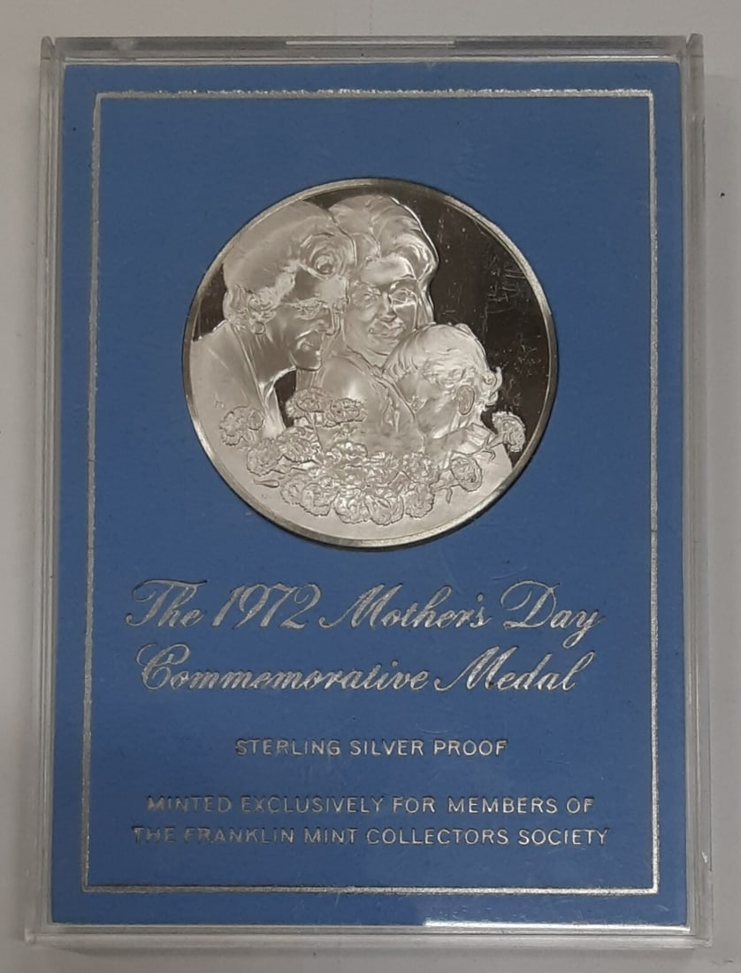 1972 Sterling Silver Mother's Day Proof Medal by Franklin Mint: 1972 Sterling Silver Mother's Day Proof Medal by Franklin Mint This 1972 Franklin Mint Mother's Day commemorative medal is struck in .925 sterling silver and features a proof finish. Issued as a colle