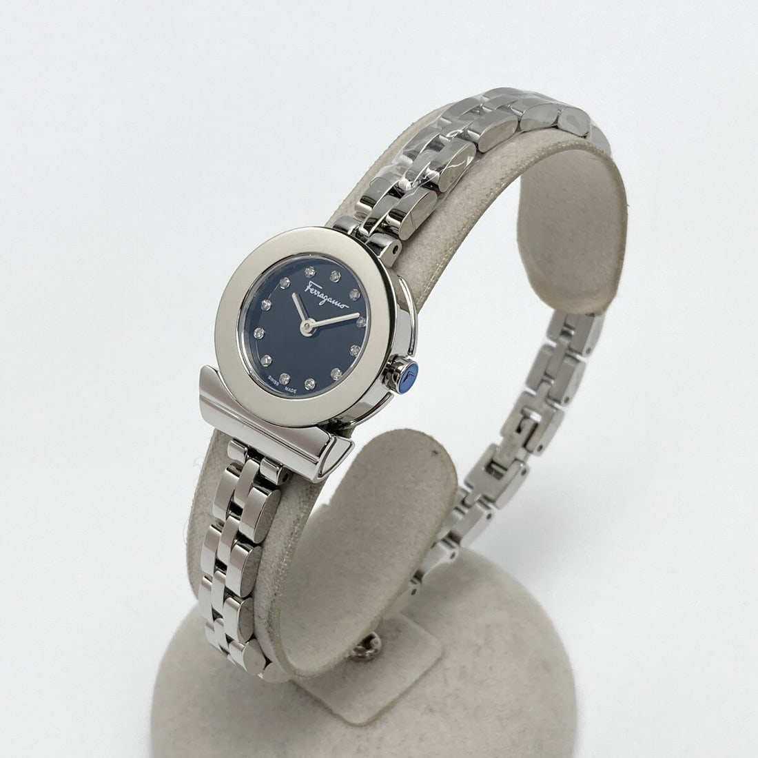 Salvatore Ferragamo Gancini SFBF00218 Women's Stainless Steel Watch: Salvatore Ferragamo Gancini SFBF00218 Women's Stainless Steel Watch Discover the elegance of the Salvatore Ferragamo Gancini SFBF00218 Women's Watch, a stunning wristwatch that combines style and func