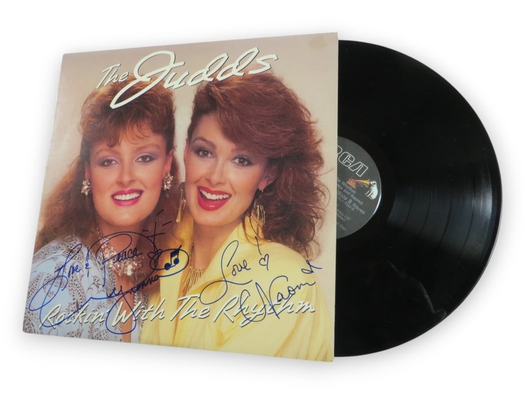 Wynonna Naomi Judd Signed Album Cover Authenticated by Beckett: Wynonna Naomi Judd Signed Album Cover Authenticated by Beckett Celebrate the legacy of country music with this signed album cover by Wynonna and Naomi Judd, the dynamic mother-daughter duo known as Th