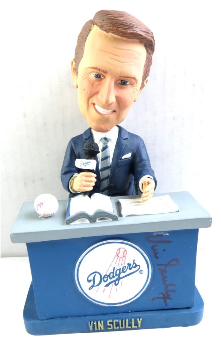 Vin Scully Autographed Bobblehead Limited Edition /3000 Dodgers JSA: Vin Scully Autographed Bobblehead Limited Edition /3000 Dodgers JSA Celebrate the legacy of a legendary broadcaster with this Vin Scully signed bobblehead, a must-have collectible for any Los Angeles 