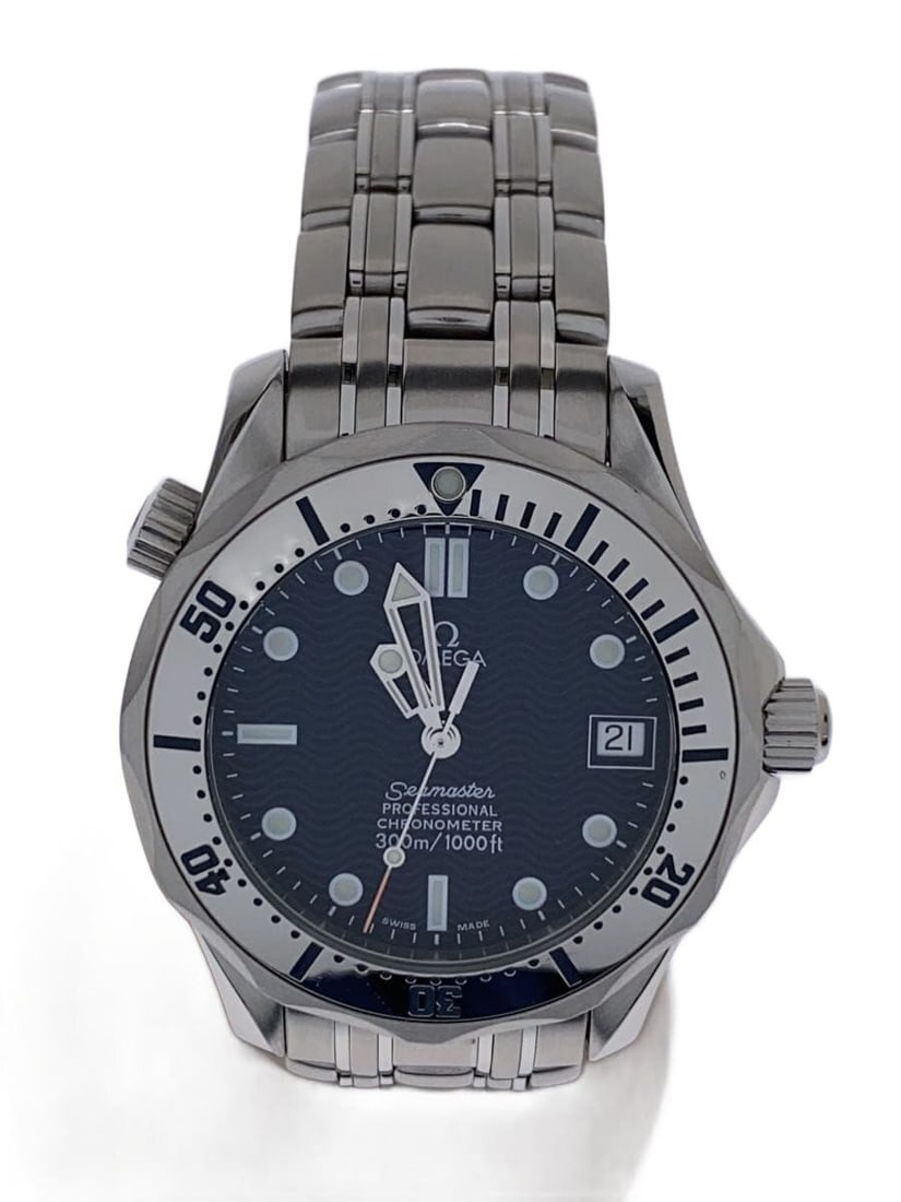 OMEGA 2552.80 Seamaster Diver 300M Men's Wristwatch: OMEGA 2552.80 Seamaster Diver 300M Men's Wristwatch This OMEGA Seamaster Diver 300M Chronometer men's wristwatch, model 2552.80, is a Swiss-made timepiece designed for reliability and precision. The w