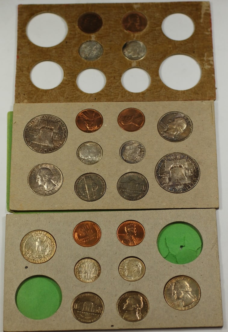 1955 United States Double Mint Set with 22 Uncirculated Coins 12 Silver: 1955 United States Double Mint Set with 22 Uncirculated Coins 12 Silver This is a 1955 U.S. Complete Original Naturally Toned Double Mint Set, featuring 22 coins, including 12 silver coins. The set is