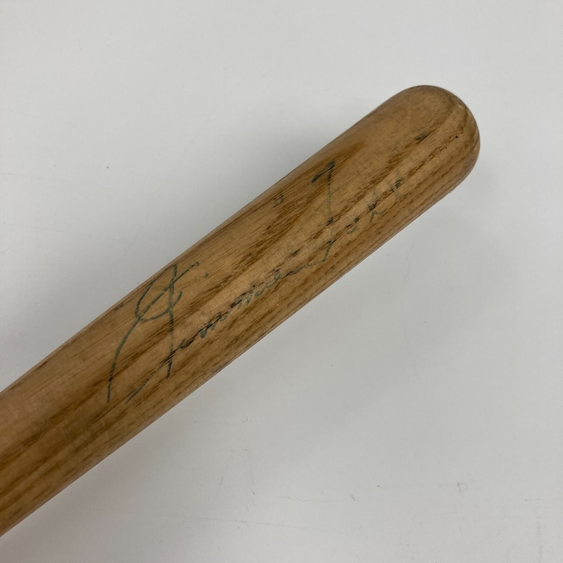 Jimmie Foxx Autographed 18 Inch Mini Baseball Bat JSA COA: Jimmie Foxx Autographed 18 Inch Mini Baseball Bat JSA COA This mini baseball bat is a stunning collectible featuring the autograph of legendary baseball player Jimmie Foxx. The bat measures 18 inches 