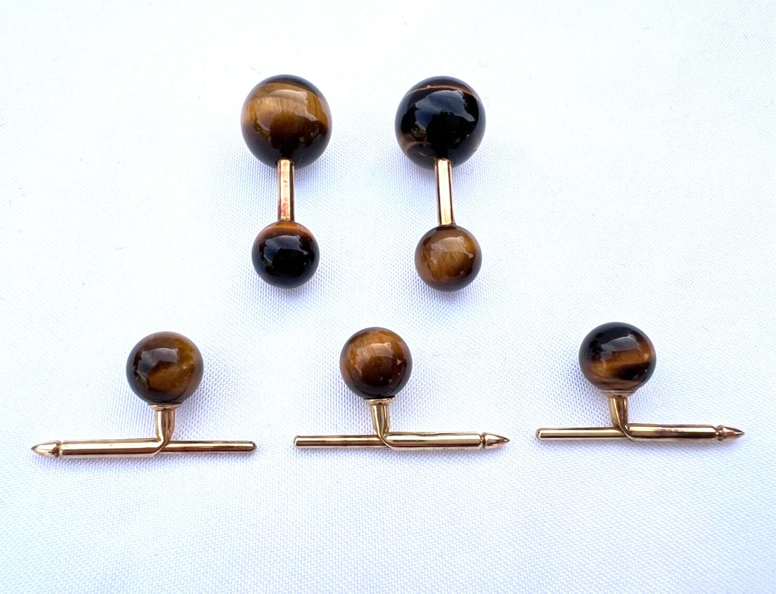 Lindsay & Co 5P 14K Gold Tiger's Eye Cufflinks and Studs Set: Lindsay & Co 5P 14K Gold Tiger's Eye Cufflinks and Studs Set This exquisite 5-piece dress set features a pair of cufflinks and three studs crafted from 14K yellow gold, adorned with stunning tiger's e