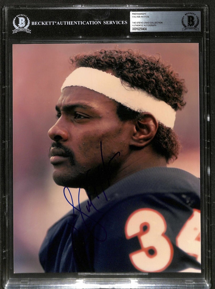 Walter Payton Signed 8x10 Photograph Chicago Bears Beckett Authenticated: Walter Payton Signed 8x10 Photograph Chicago Bears Beckett Authenticated This remarkable 8x10 photograph captures NFL legend Walter Payton, who is renowned for his illustrious career with the Chicago 