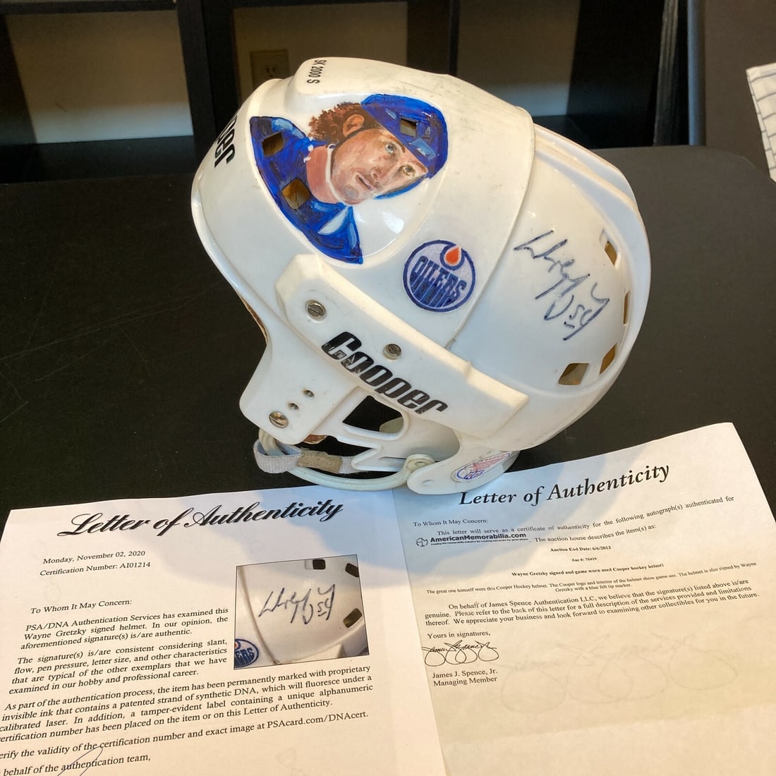 Wayne Gretzky Signed 1980s Edmonton Oilers Game Used Helmet PSA DNA JSA: Wayne Gretzky Signed 1980s Edmonton Oilers Game Used Helmet PSA DNA JSA This 1980's game-used Edmonton Oilers NHL hockey helmet is a remarkable piece of memorabilia signed by the legendary Wayne Gretz