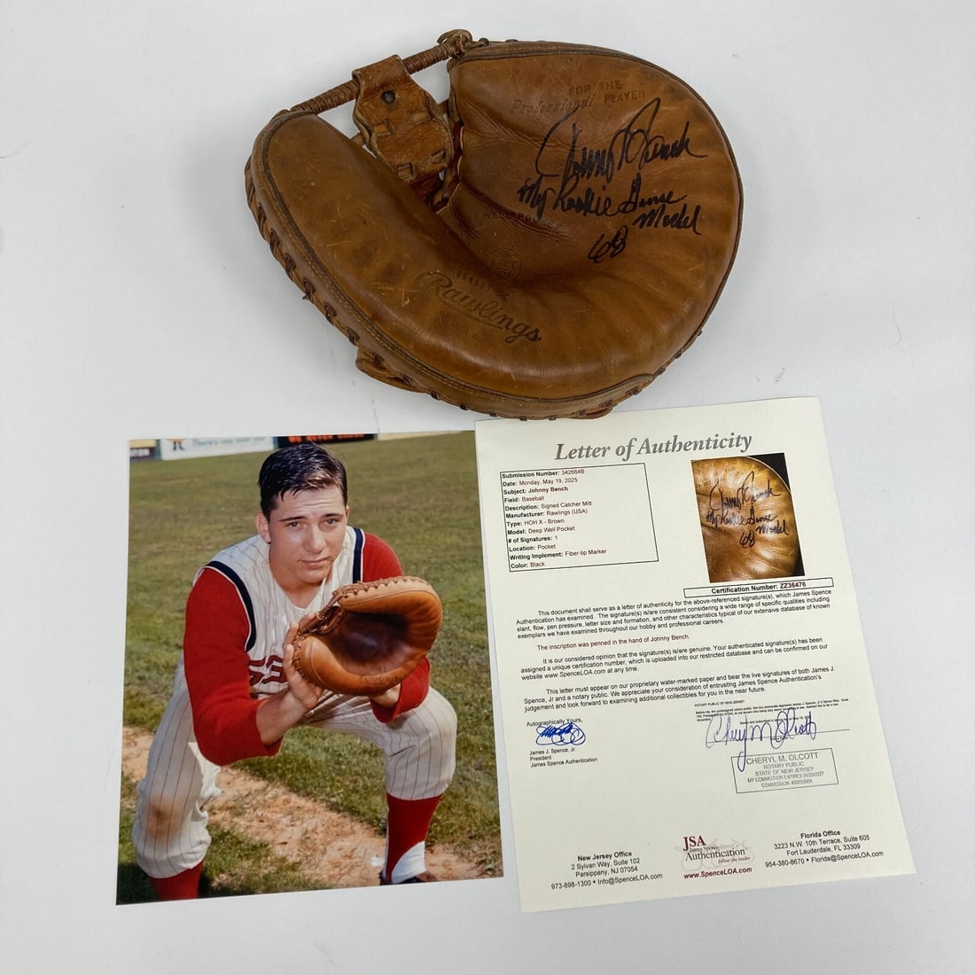Johnny Bench Signed 1968 Rookie Game Issued Catcher's Mitt JSA COA: Johnny Bench Signed 1968 Rookie Game Issued Catcher's Mitt JSA COA This rare 1968 HOH-X catcher's mitt, issued during Johnny Bench's rookie season, is a remarkable piece of baseball history. Known for