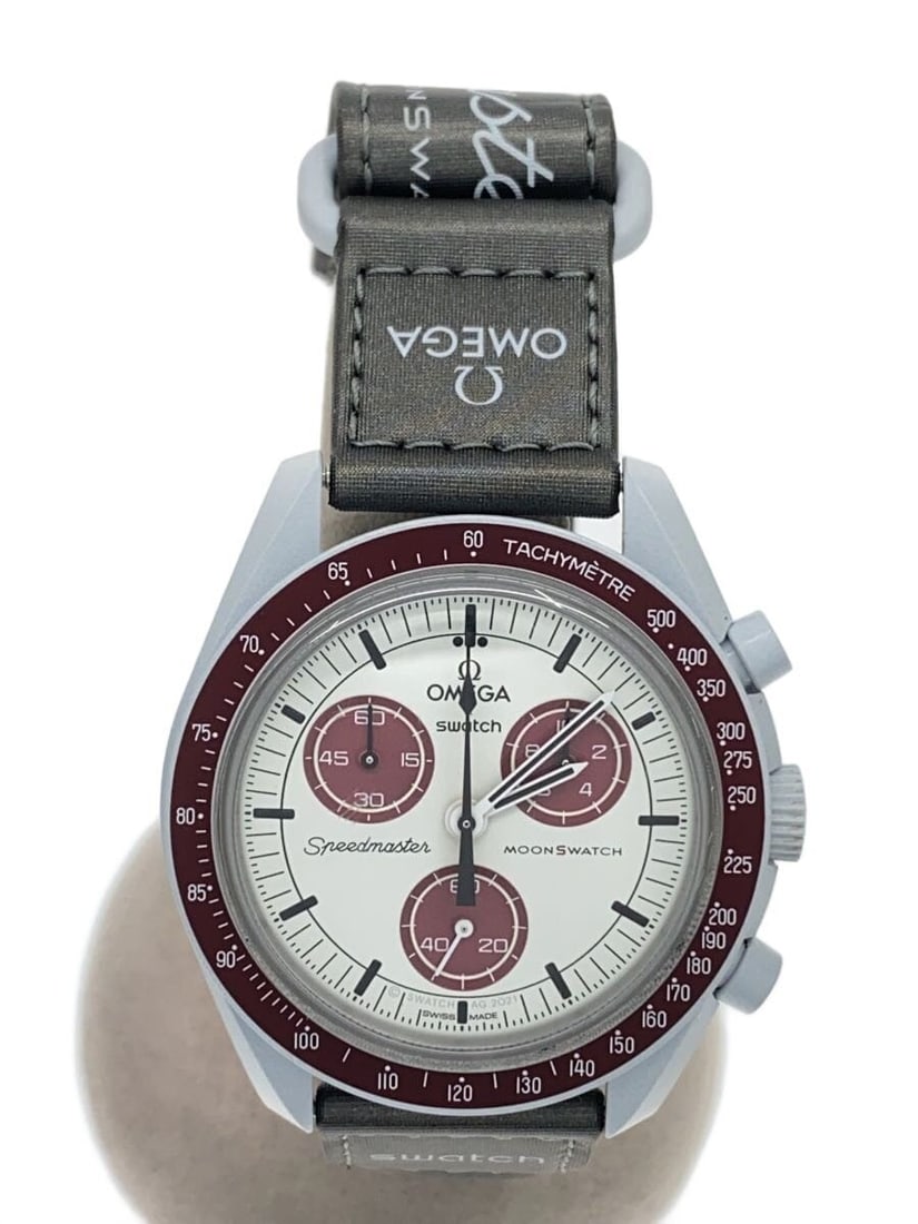 Mission to Pluto OMEGAxSWATCH quartz men's wristwatch white: Mission to Pluto OMEGAxSWATCH quartz men's wristwatch white This OMEGAxSWATCH Mission to Pluto quartz men's wristwatch features a white color scheme and is crafted in Switzerland. The watch is pre-own