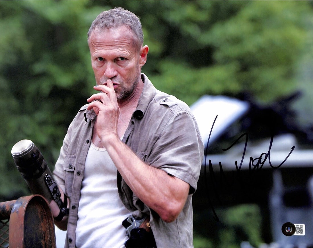 Michael Rooker Autographed 11x14 Photo Merle Dixon Beckett Authenticated: Michael Rooker Autographed 11x14 Photo Merle Dixon Beckett Authenticated This is an original 11x14 photograph autographed by Michael Rooker, known for his role as Merle Dixon in the TV series The Walk