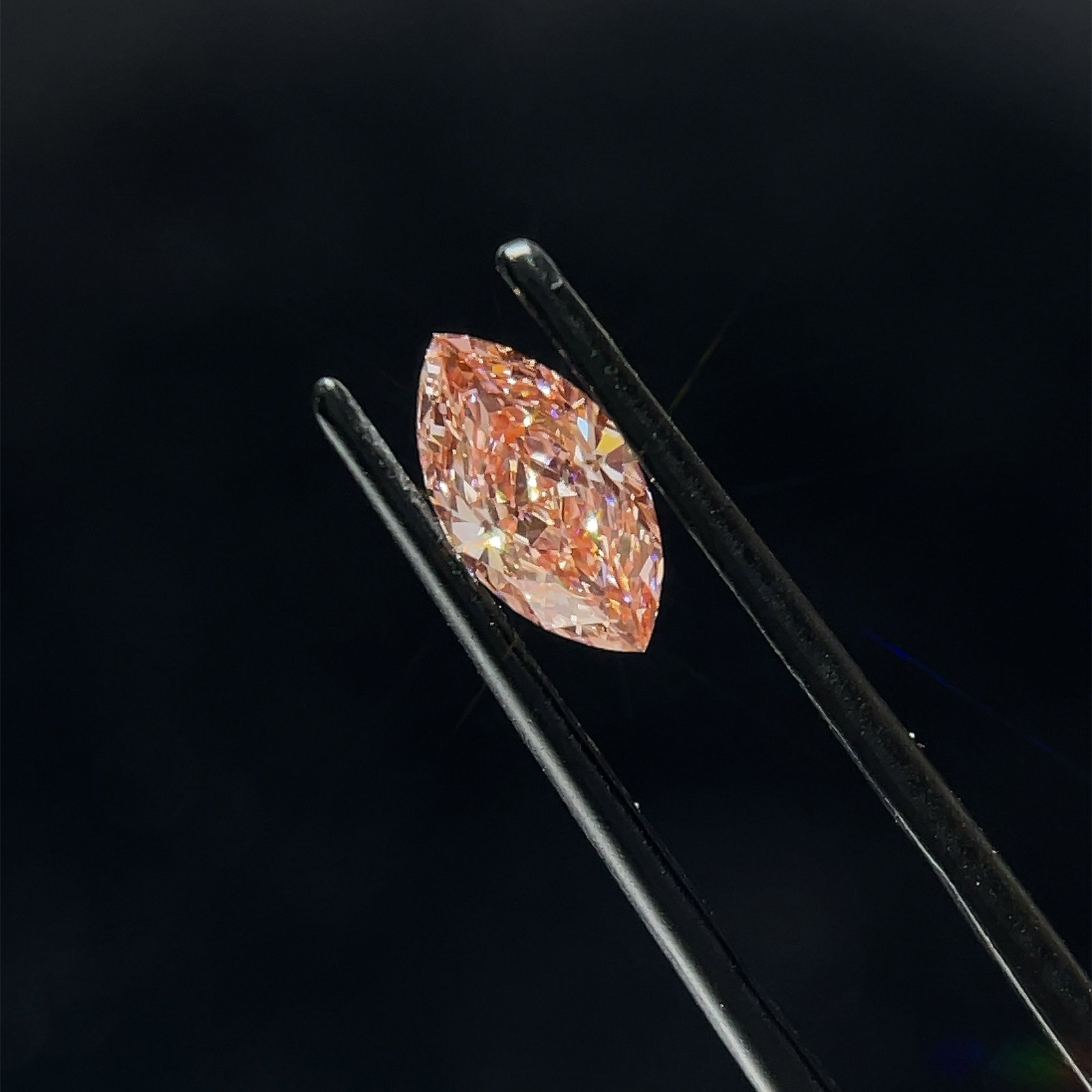 Loose Diamond - MARQUISE 1.0ct Fancy Vivid Pink VS1: Loose Diamond - MARQUISE 1.0ct Fancy Vivid Pink VS1 Source: This is a real non-mined Diamond that has been grown in a lab Shape: MARQUISE Carats: 1.0 Color: Fancy Vivid Pink Certification: IGI Video: