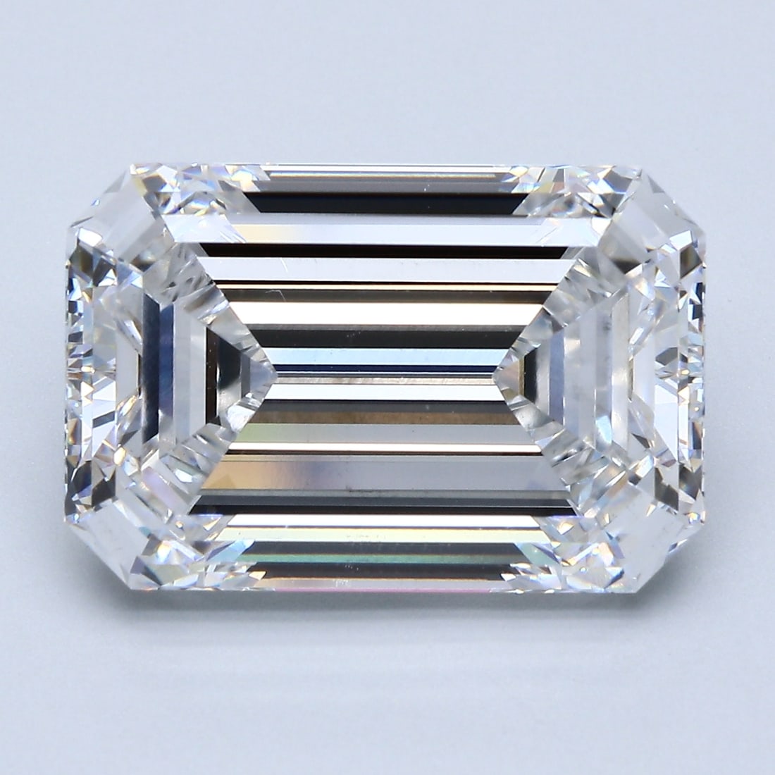 Loose Diamond - EMERALD 10.27ct E VS2: Loose Diamond - EMERALD 10.27ct E VS2 Source: This is a real non-mined Diamond that has been grown in a lab Shape: EMERALD Carats: 10.27 Color: E Clarity: VS2 Certification: GIA Condition: Pre-Owned A