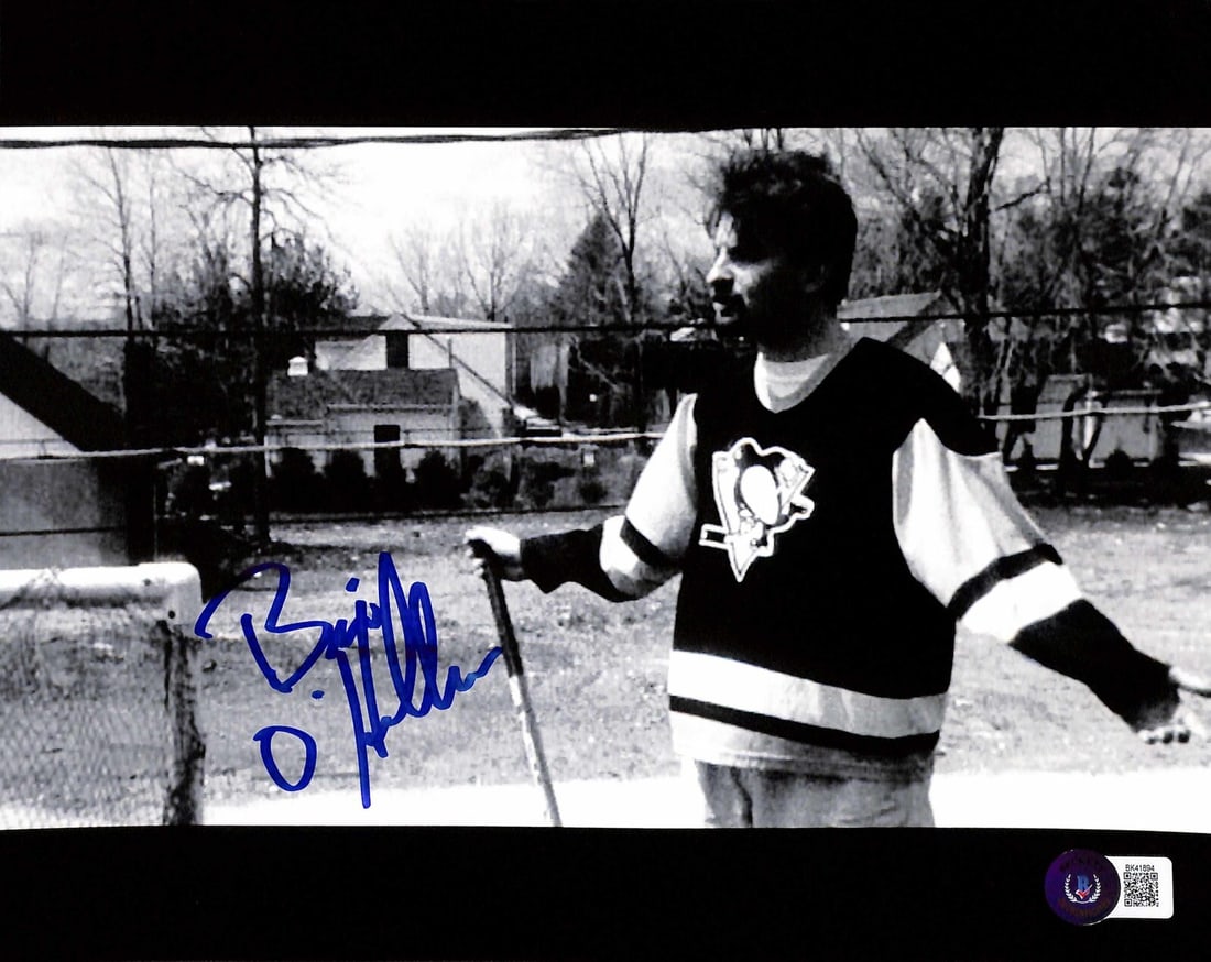 Brian O'Halloran Signed 8x10 Clerks Photo Beckett Certified: Brian O'Halloran Signed 8x10 Clerks Photo Beckett Certified This is an original 8x10 black and white photograph signed by actor Brian O'Halloran, known for his role as Dante in the film Clerks. The au