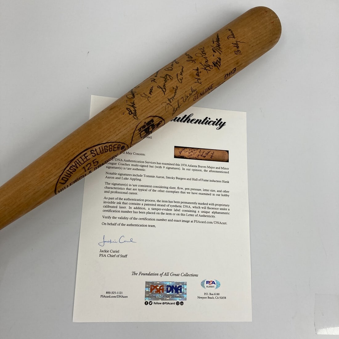 Hank Aaron Signed 1976 Braves Louisville Slugger Bicentennial Bat PSA Authenticated: Hank Aaron Signed 1976 Braves Louisville Slugger Bicentennial Bat PSA Authenticated Celebrate baseball history with this remarkable 1976 Atlanta Braves signed Louisville Slugger Bicentennial bat. Meas
