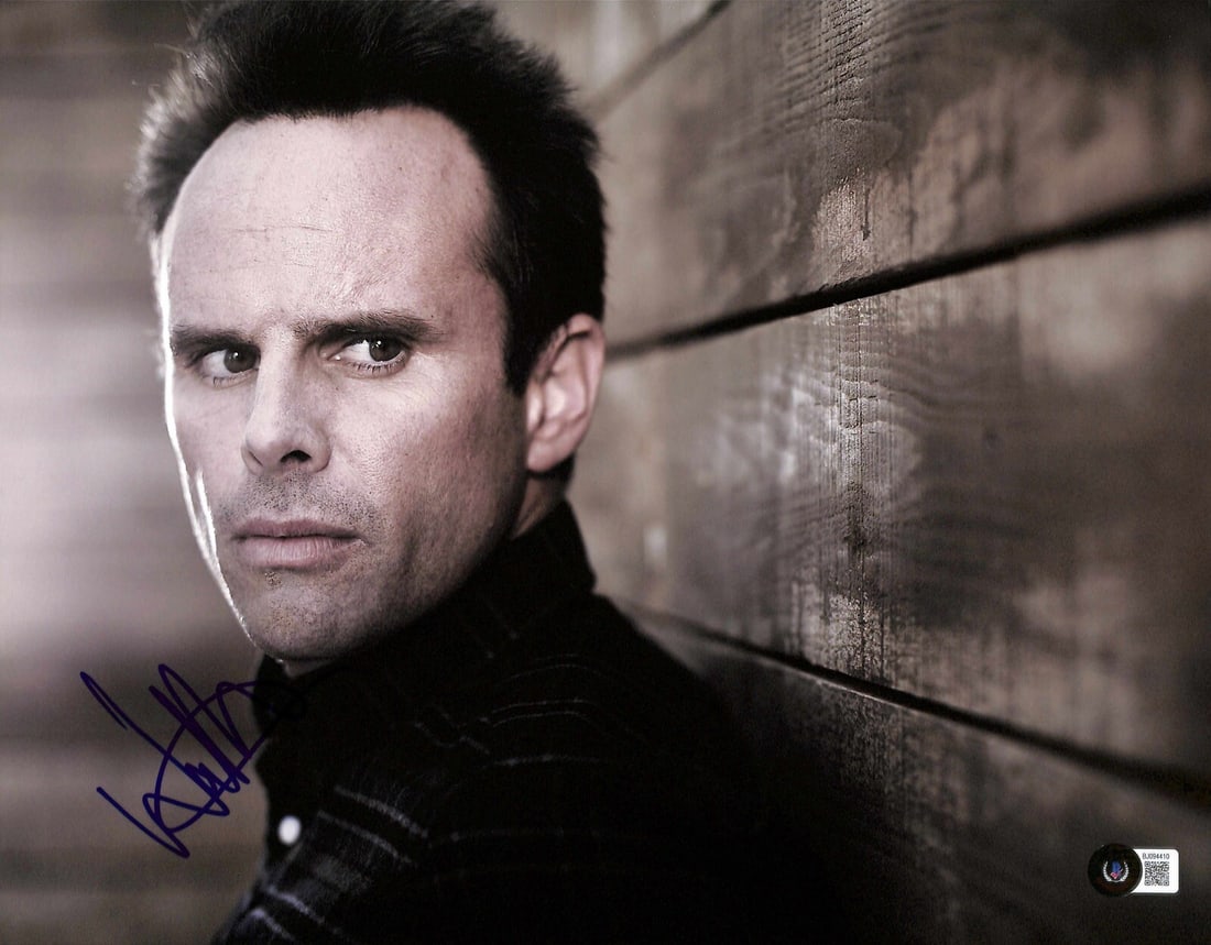 Walton Goggins Signed 11x14 Photo Boyd Crowder Justified Beckett Authenticated: Walton Goggins Signed 11x14 Photo Boyd Crowder Justified Beckett Authenticated This is an autographed 11x14 photograph of Walton Goggins, famously known for his role as "Boyd Crowder" in the TV series