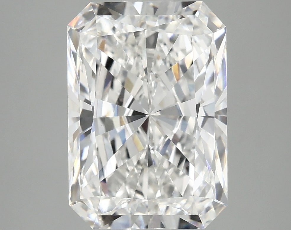 Loose Diamond - RADIANT 4ct E VS1: Loose Diamond - RADIANT 4ct E VS1 Source: This is a real non-mined Diamond that has been grown in a lab Shape: RADIANT Carats: 4 Color: E Clarity: VS1 Certification: IGI Condition: Pre-Owned Additiona