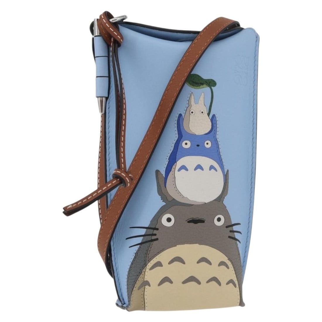 Studio Ghibli My Neighbor Totoro Blue Leather Pouch by Loewe: Studio Ghibli My Neighbor Totoro Blue Leather Pouch by Loewe This LOEWE x Studio Ghibli My Neighbor Totoro pouch features a light blue leather exterior and is designed for women. The pouch includes a 