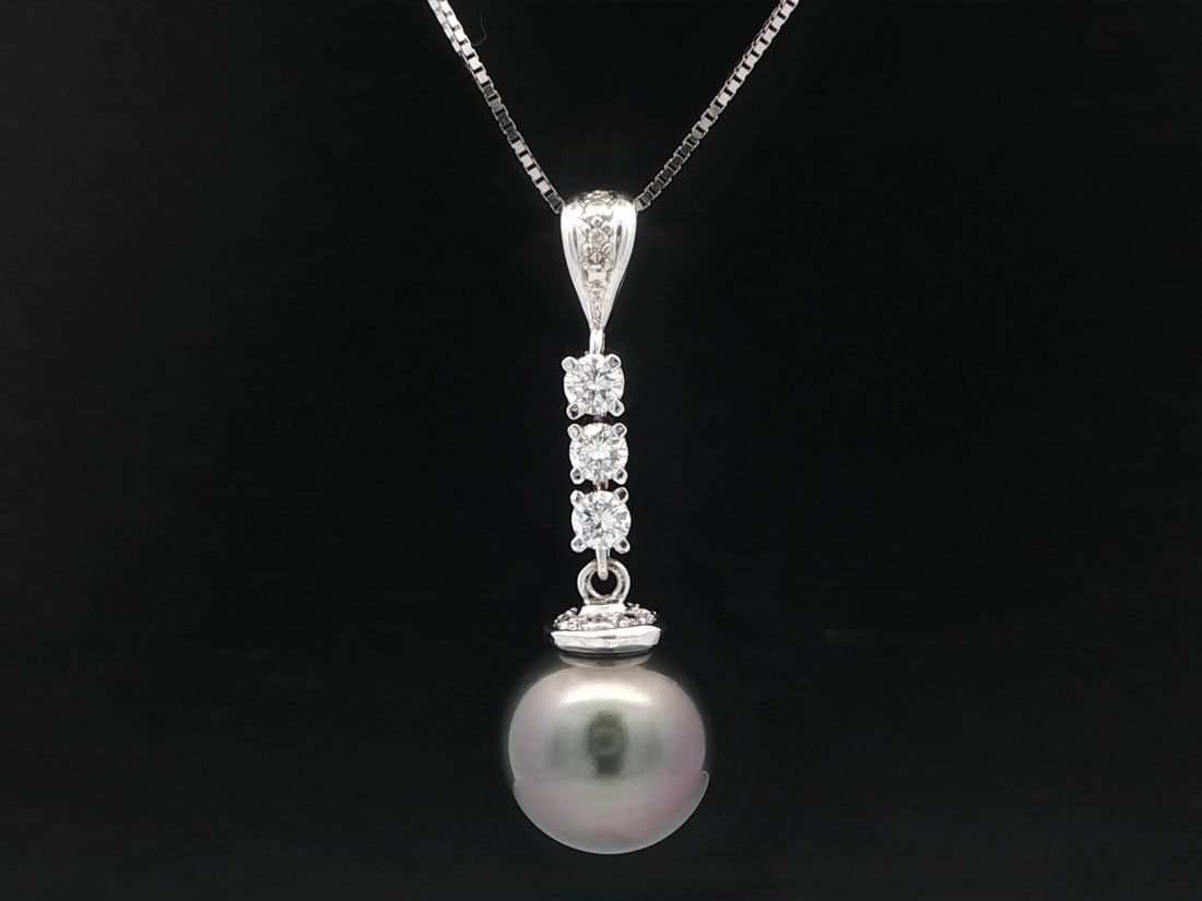 14k White Gold and Silver Necklace with Tahitian Pearl and Diamond Pendant: 14k White Gold and Silver Necklace with Tahitian Pearl and Diamond Pendant This elegant necklace features a genuine cultured Tahitian pearl with a gray hue, showcased in a round shape measuring approx