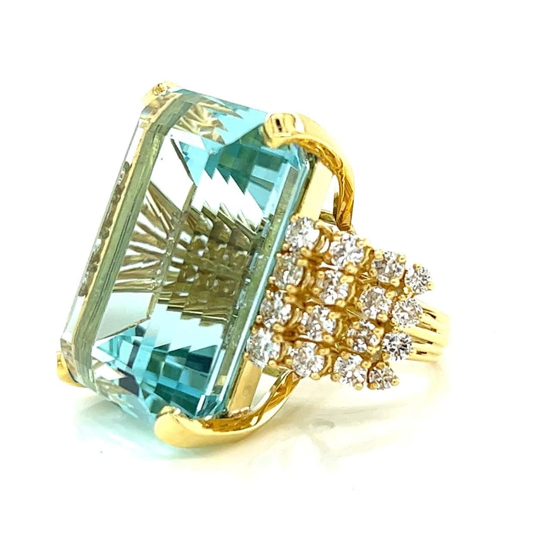 18K Yellow Gold Aquamarine 77Ct & Diamond 4.25Ct Cocktail Ring: 18K Yellow Gold Aquamarine 77Ct & Diamond 4.25Ct Cocktail Ring This stunning cocktail ring features an impressive 77.00 Ct. aquamarine at its center, beautifully complemented by 32 diamonds totaling a