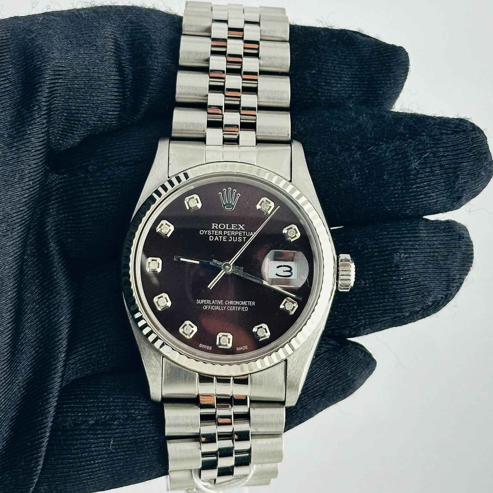 Rolex Datejust 16014 Mens Watch Chocolate Diamond Dial Jubilee Bracelet: Rolex Datejust 16014 Mens Watch Chocolate Diamond Dial Jubilee Bracelet This Rolex Datejust features a silver stick dial and a fluted bezel, complemented by a D-Link Jubilee bracelet. The watch is des