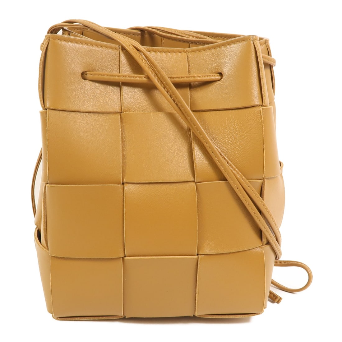 Bottega Veneta Cassette Beige Calfskin Leather Women's Shoulder Bag: Bottega Veneta Cassette Beige Calfskin Leather Women's Shoulder Bag This Bottega Veneta Cassette bucket shoulder bag is crafted from beige calfskin leather, designed for women. It features a compact s