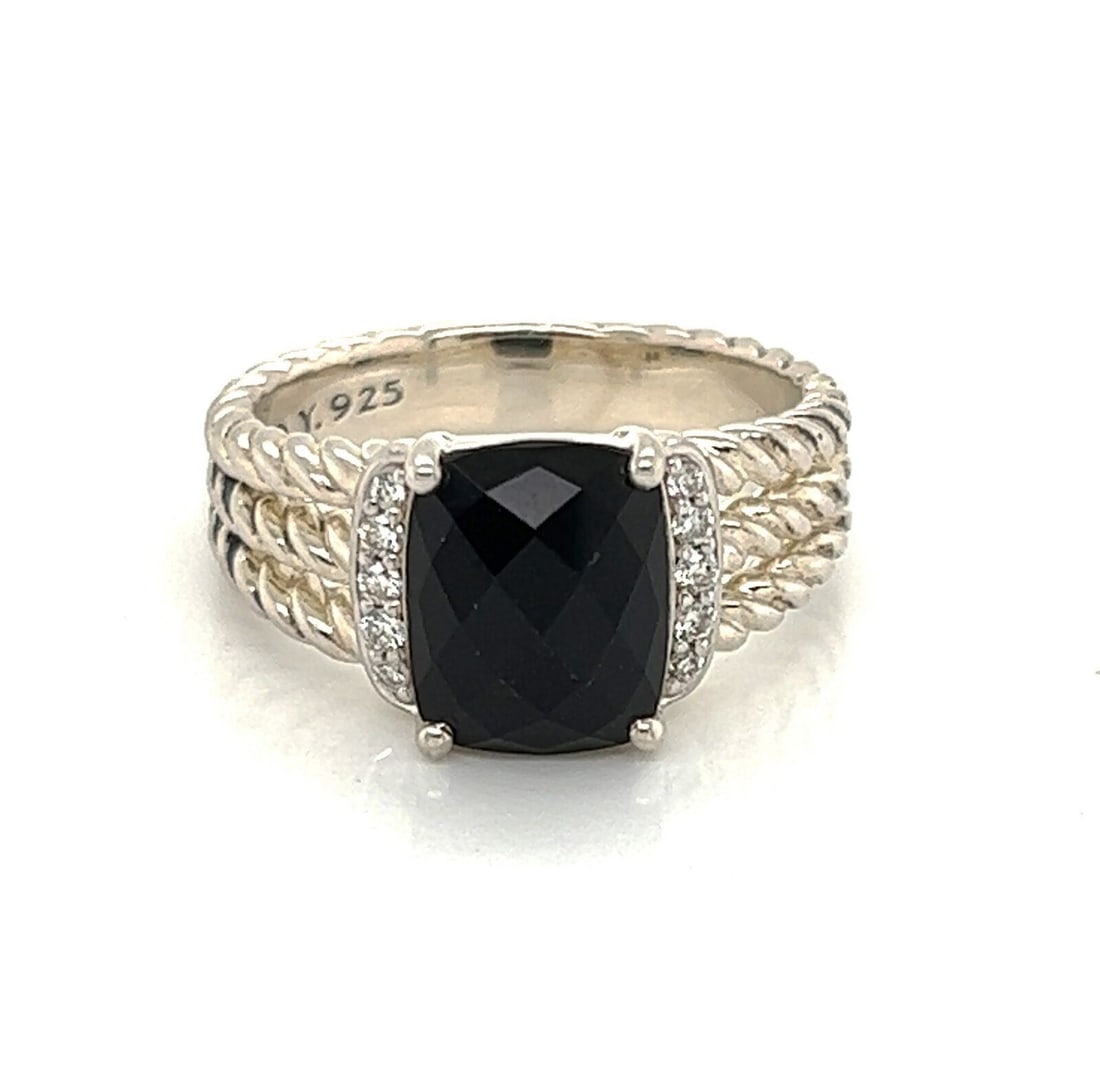 David Yurman Wheaton Petite Sterling Silver Onyx Diamond Ring Size 7: David Yurman Wheaton Petite Sterling Silver Onyx Diamond Ring Size 7 This David Yurman Wheaton Petite ring is crafted in sterling silver and features a faceted black onyx centerpiece framed by diamond