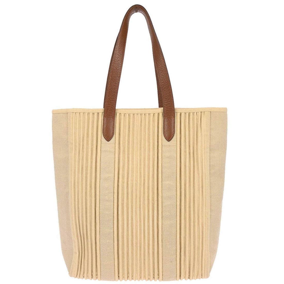 Hermes Calicut beige canvas leather tote bag: Hermes Calicut beige canvas leather tote bag This Hermes Calicut Cabas tote bag features a beige canvas and leather exterior, complemented by brown double handles. Designed in a large size, it is suit