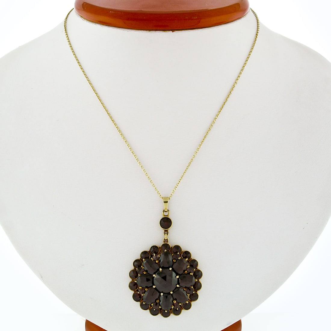 Victorian 10k Gold Garnet Flower Pendant Necklace 15.97ct: Victorian 10k Gold Garnet Flower Pendant Necklace 15.97ct This exquisite antique Victorian pendant necklace showcases a stunning flower design crafted from solid 10k yellow gold. The centerpiece featu