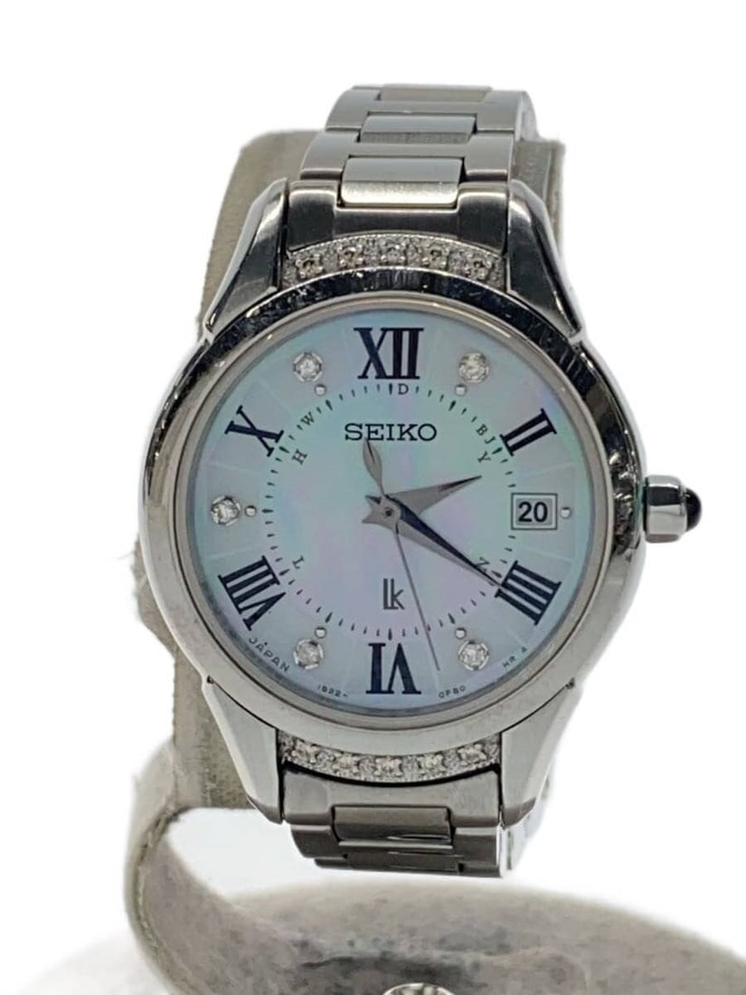 Seiko Lukia White Stainless Steel Wristwatch 1B22-0CL0: Seiko Lukia White Stainless Steel Wristwatch 1B22-0CL0 This SEIKO LUKIA 1B22-0CL0 women's wristwatch features a sleek stainless steel construction with a white dial. Made in Japan, it is designed for 