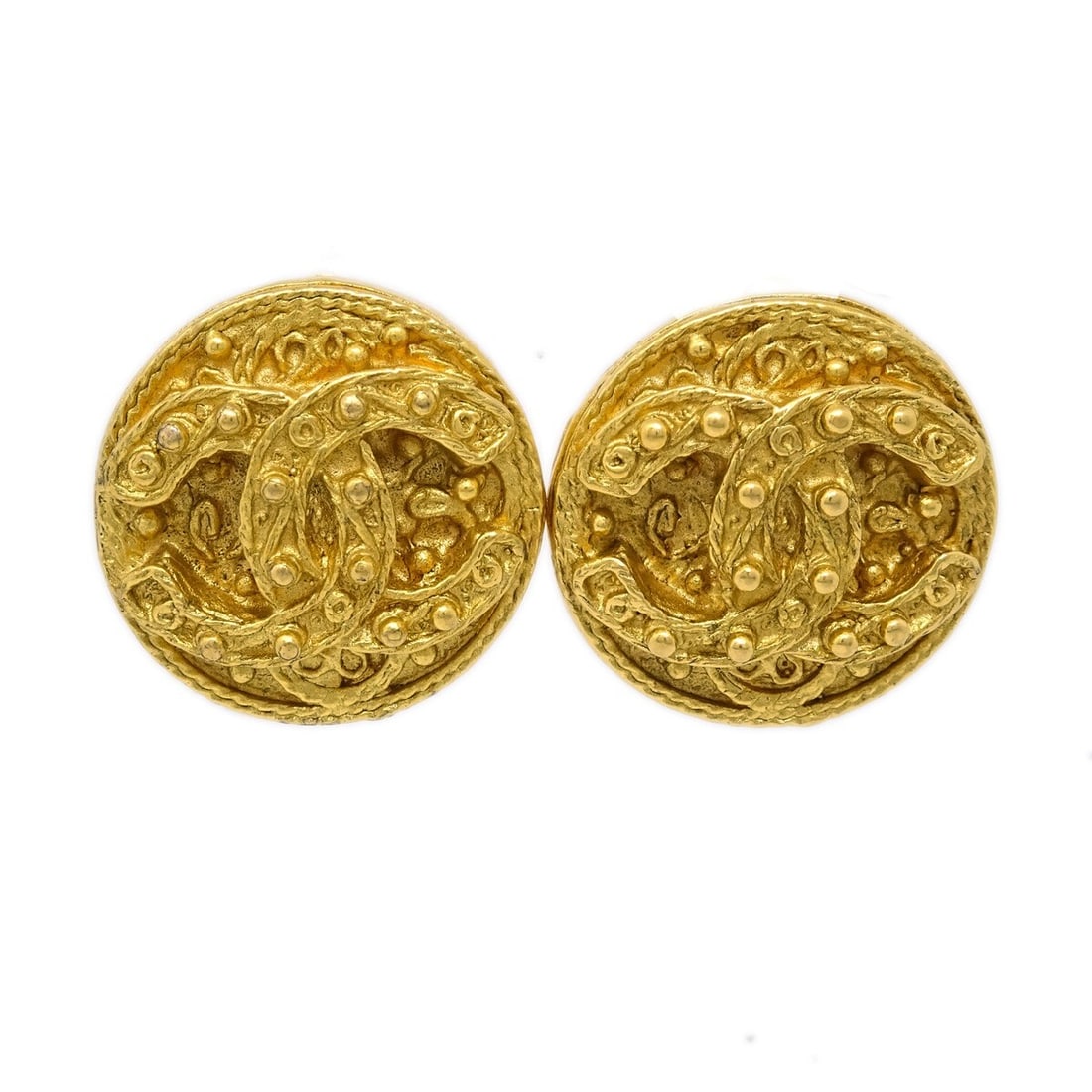 Chanel 94A Gold-Plated Button Clip-On Earrings: Chanel 94A Gold-Plated Button Clip-On Earrings Elevate your accessory collection with these exquisite Chanel Button Earrings. Crafted with a stunning gold-plated finish, these round clip-on earrings o