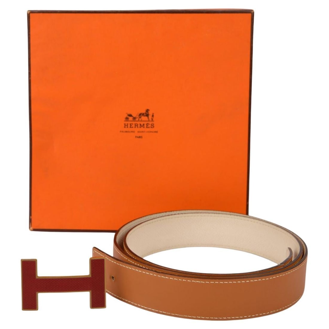Hermes Unisex Reversible Gold and Nata Belt with Burgundy Buckle and Box: Hermes Unisex Reversible Gold and Nata Belt with Burgundy Buckle and Box Hermes reversible belt featuring a gold and nata color combination with a gold and burgundy enamel H buckle. This unisex access