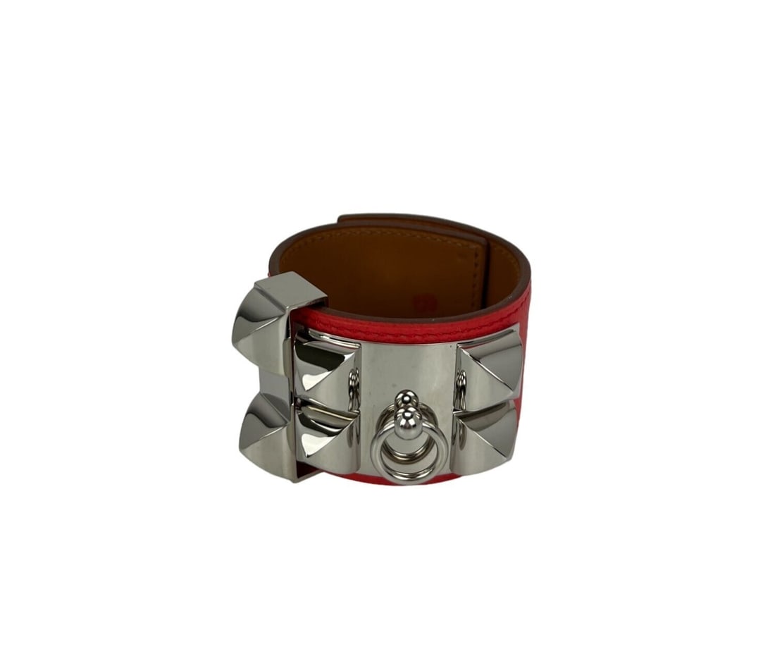 Hermes Collier de Chien CDC Rose Jaipur Epsom Cuff Bracelet: Hermes Collier de Chien CDC Rose Jaipur Epsom Cuff Bracelet Introducing the exquisite Hermes Collier de Chien CDC Bracelet in a captivating Rose Jaipur color, crafted from premium Epsom leather. This 