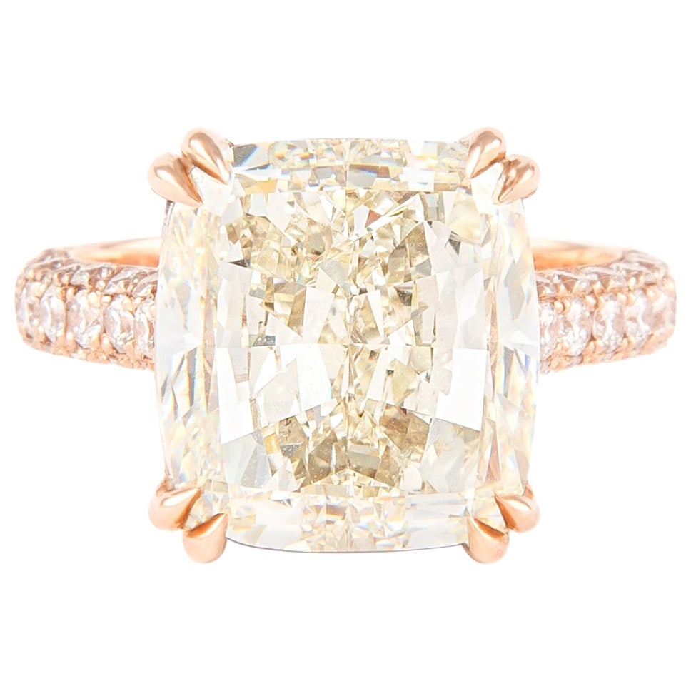 HRD Certified 10.01ct Cushion Diamond Ring in 18k Rose Gold: HRD Certified 10.01ct Cushion Diamond Ring in 18k Rose Gold Presenting an exquisite 10.01ct cushion diamond solitaire ring, beautifully crafted in 18k rose gold. This modern piece features a stunning 