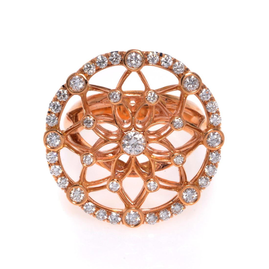 Luca Carati 18K Rose Gold Diamond Crossover Cocktail Ring 1.21cttw: Luca Carati 18K Rose Gold Diamond Crossover Cocktail Ring 1.21cttw This stunning large cocktail ring from Luca Carati is crafted in luxurious 18K rose gold, showcasing a total carat weight of 1.21cttw
