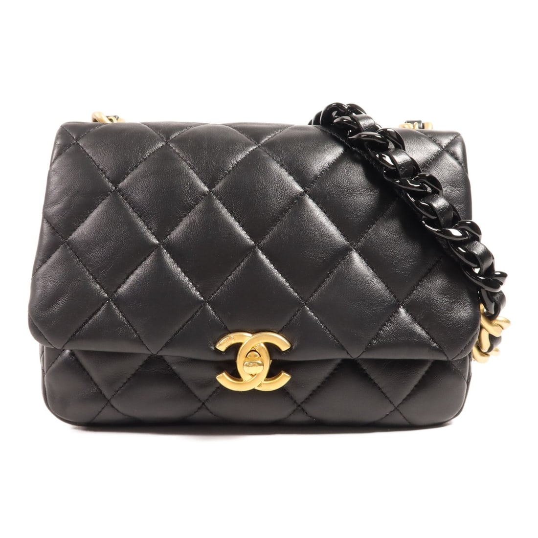 CHANEL CC chain shoulder bag black lambskin GHW AS3206: CHANEL CC chain shoulder bag black lambskin GHW AS3206 This CHANEL shoulder bag features a classic design crafted from luxurious black lambskin leather. The bag is designed for women and offers a vers