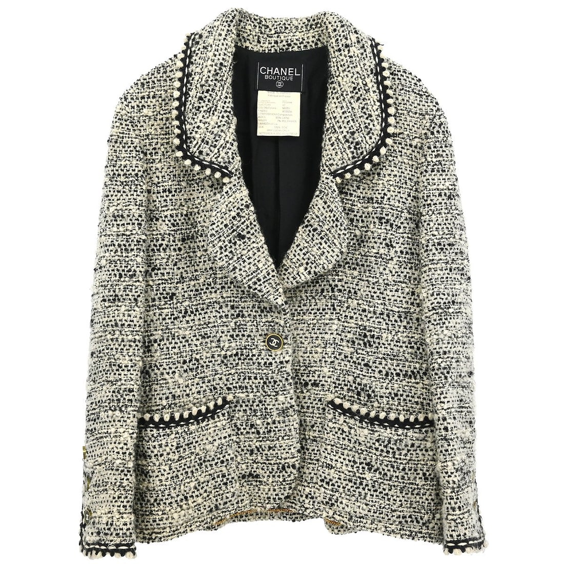 Chanel Vintage White Single Breasted Jacket #42 with Silk Lining: Chanel Vintage White Single Breasted Jacket #42 with Silk Lining Elevate your wardrobe with this exquisite Chanel Single Breasted Jacket, a perfect blend of style and sophistication. Crafted from a lu