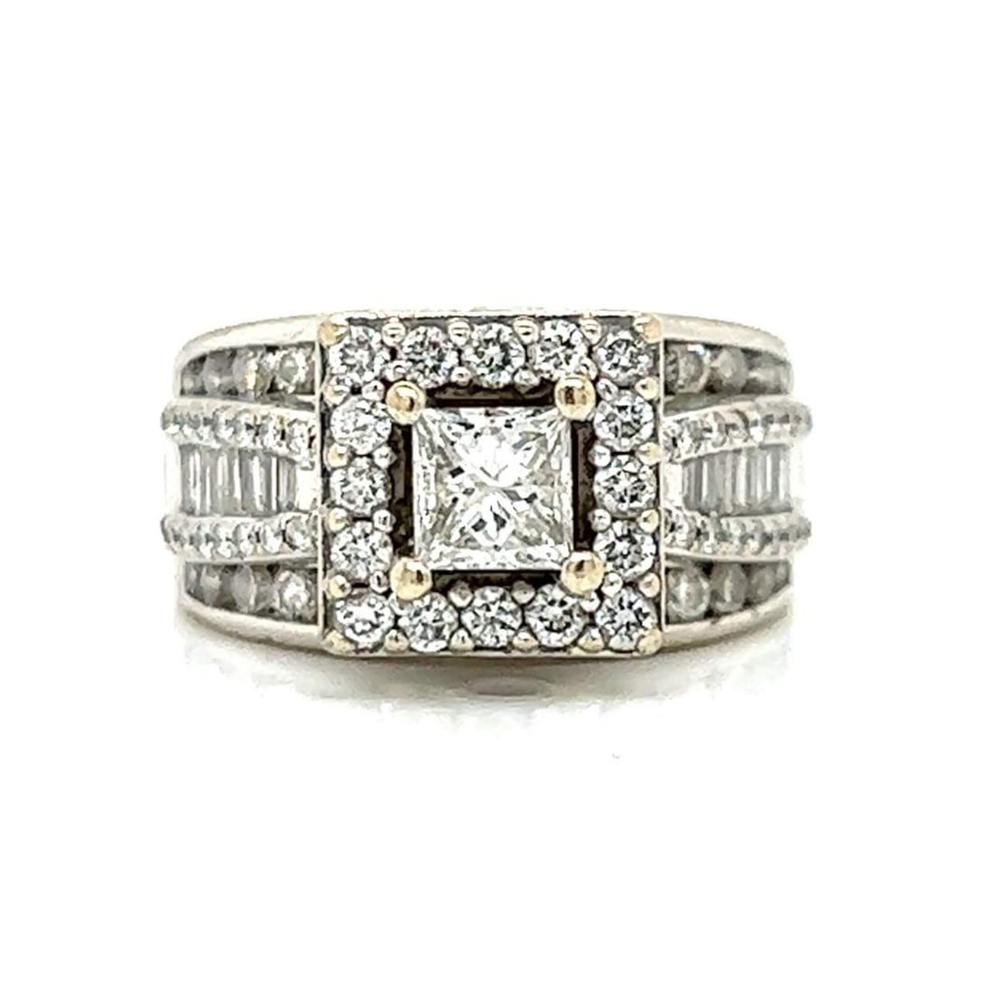 14K White Gold 2.95 Ct. Diamond Ring with 94 Diamonds: 14K White Gold 2.95 Ct. Diamond Ring with 94 Diamonds This exquisite 14K white gold diamond ring features a stunning center diamond weighing approximately 0.70 Ct., complemented by 94 additional diamo