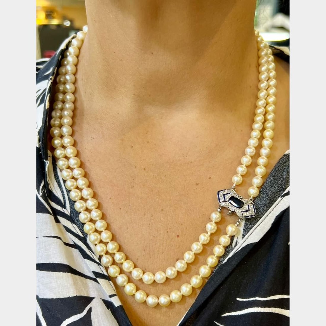 Platinum 14K Cultured Pearl Necklace Sapphire Diamond Clasp 23 Inches: Platinum 14K Cultured Pearl Necklace Sapphire Diamond Clasp 23 Inches This exquisite necklace features a stunning combination of platinum and 14K gold, showcasing cultured pearls that range in size fr